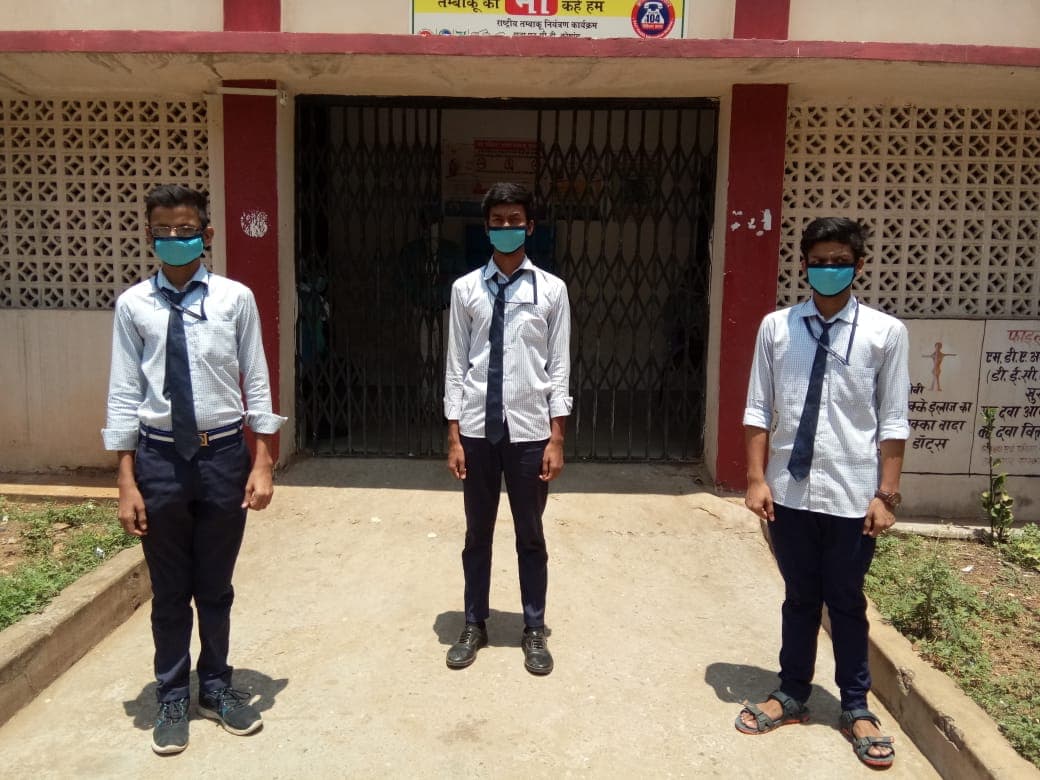 गढ़वा में बंगाल के 45 मजदूर फंसे, लॉकडाउन में फंसे नवोदय के तीन छात्र अपने घर पहुंचे