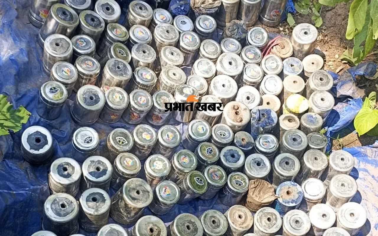 सुरक्षा बलों पर हमले की नक्सलियों की कोशिश नाकाम, सर्च ऑपरेशन में मिला विस्फोटकों का जखीरा