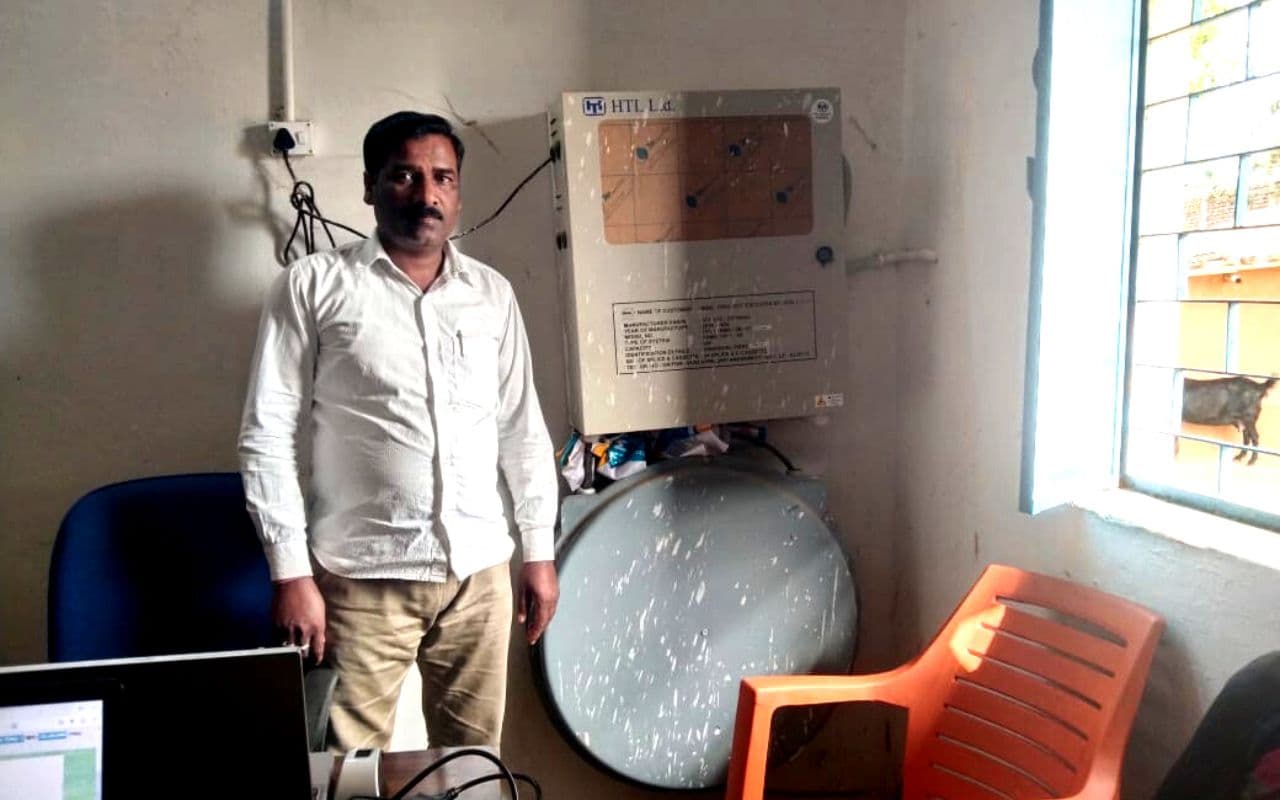 गढ़वा : पंचायत भवनों में लगी भारत नेट की मशीनें बेकार, आम लोगों को नहीं मल रहा ई-गवर्नेंस सेवा का लाभ