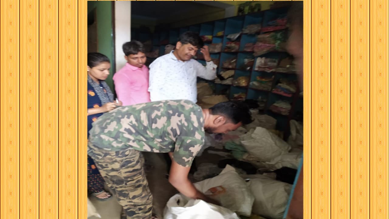 झारखंड के गढ़वा में सिंगल यूज प्लास्टिक के कारोबारी पर कार्रवाई, गोदाम मालिक पर 50 हजार का लगा जुर्माना