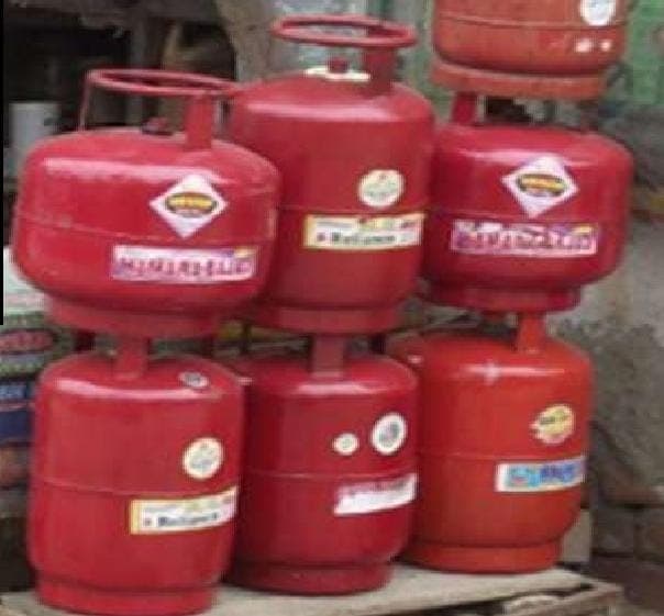 छोटू गैस सिलेंडर अब मिलेगा राशन की दुकान से, गेहूं-चावल के साथ होगी सिलेंडर की आपूर्ति
