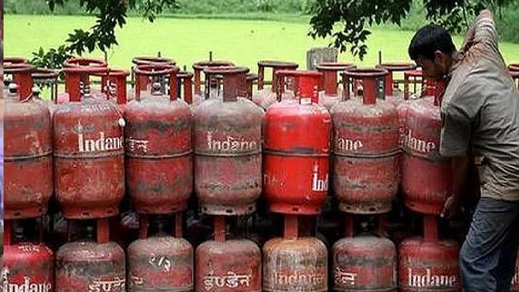 Gas Cylinder Booking Cashback Offer : पेटीएम और एमेजॉन दे रहे हैं एलपीजी गैस सिलेंडर बुक करने पर भारी छूट