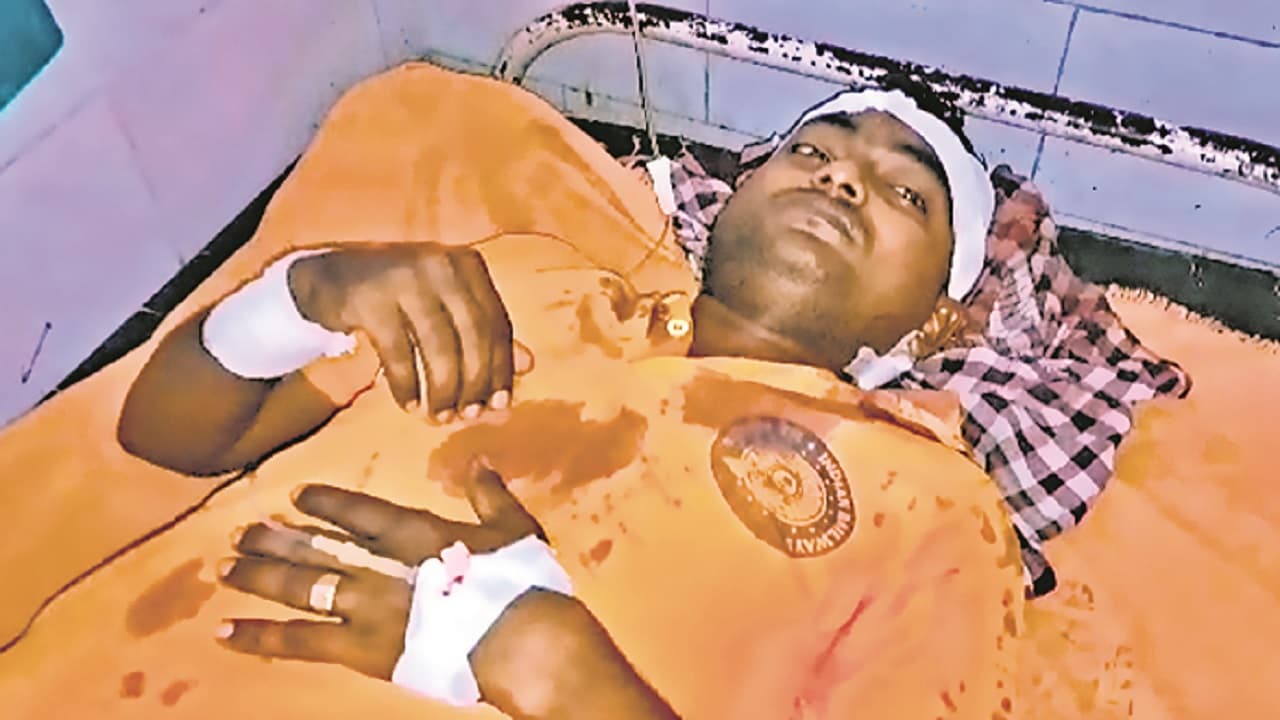 बिहार: दरभंगा में रेलवे फाटक नहीं खोला तो गेटमैन पर चाकू से कर दिया हमला, पकड़ा गया हमलावर