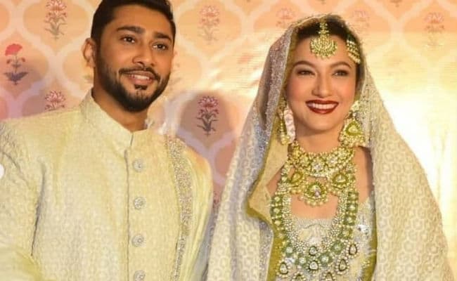 गौहर खान की शादी की तसवीरें आई सामने, पति जैद दरबार संग इस अंदाज में दिखीं नई-नवेली दुल्‍हन
