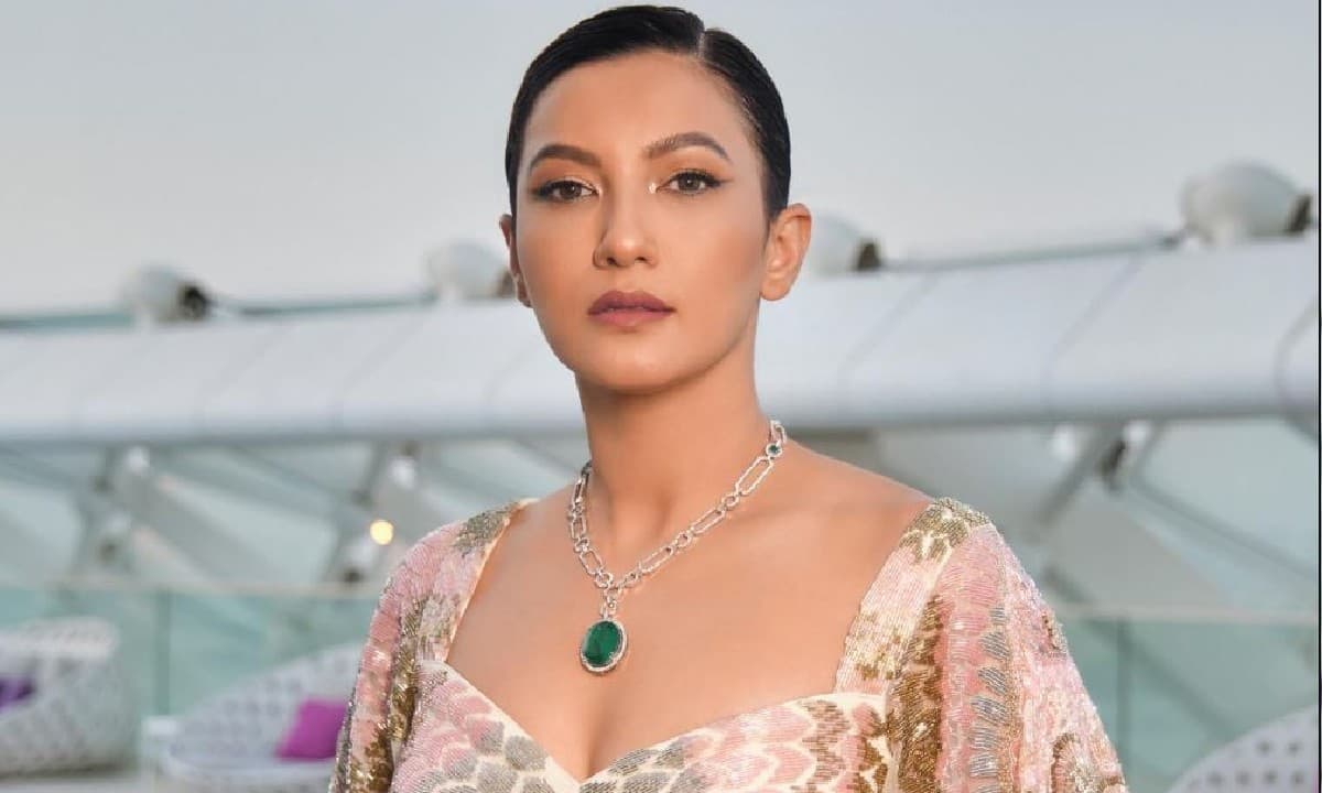 PHOTOS : पति जैद संग मॉस्‍को में हनीमून इंज्‍वॉय कर रही हैं गौहर खान, सामने आईं रोमांटिक तसवीरें