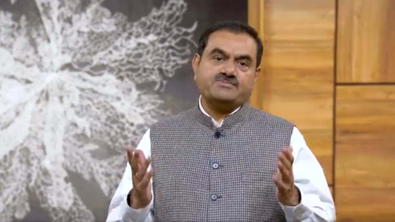 Adani Group कंपनियों के स्टॉक में आयी बड़ी गिरावट, 100 डॉलर क्लब से बाहर हुए गौतम अदाणी