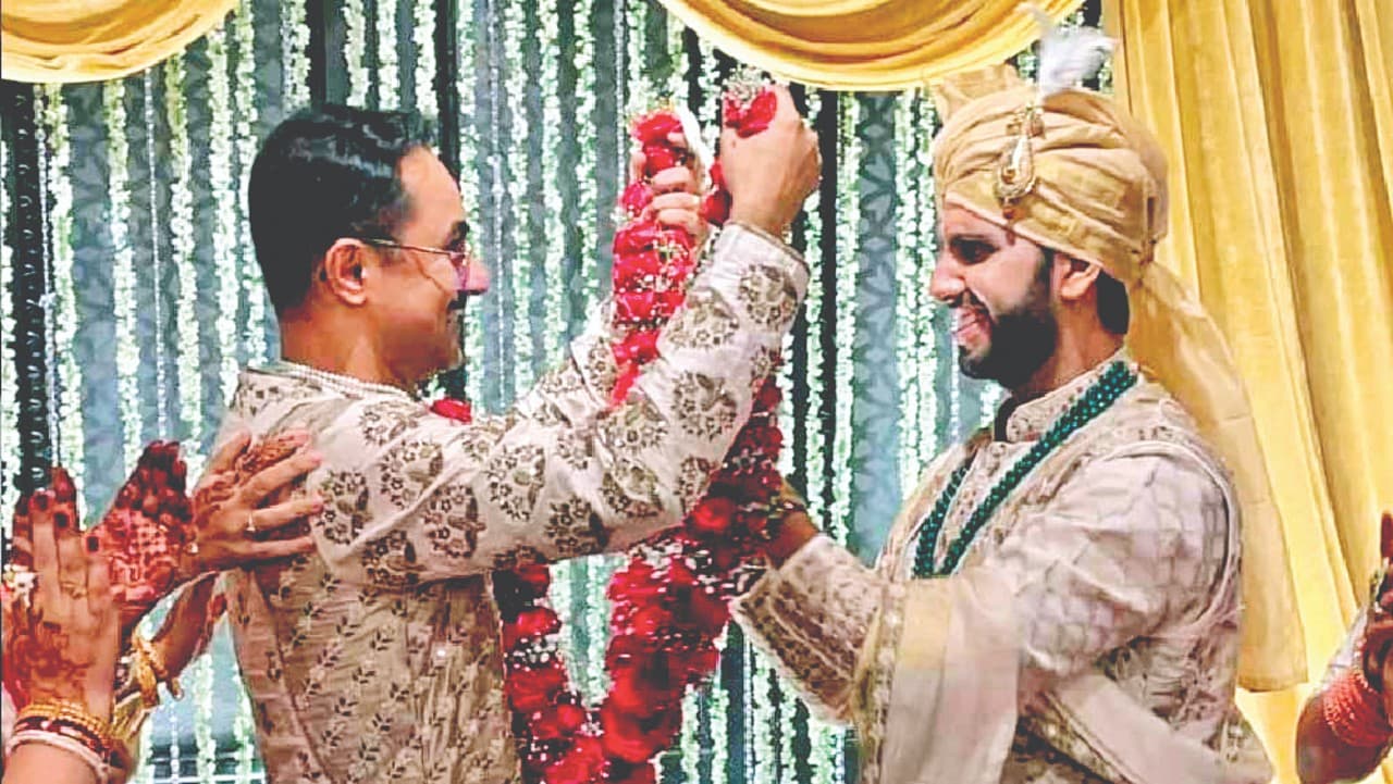 Gay Marriage in Kolkata: कोलकाता में दो पुरुष समलैंगिकों ने धूमधाम से रचा ली शादी