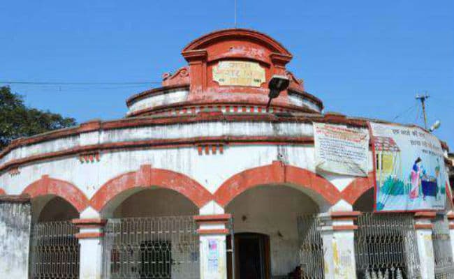 नगर निगम की ऐसी कारगुजारी... लोग रातभर जग कर पहरा देने को मजबूर