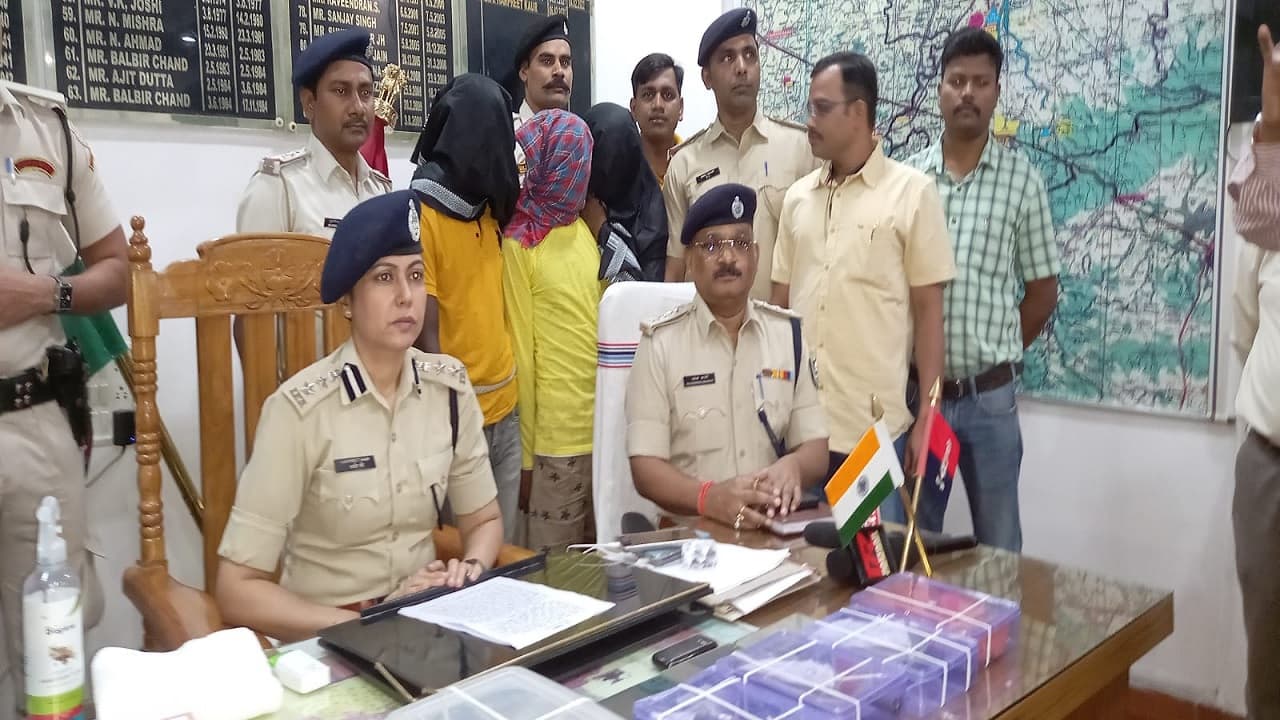 गया में पेट्रोल पंप फूंकने वाले केके टाइगर गिरोह के सरगना सहित तीन पकड़ाये, उत्तर प्रदेश से गिरफ्तारी