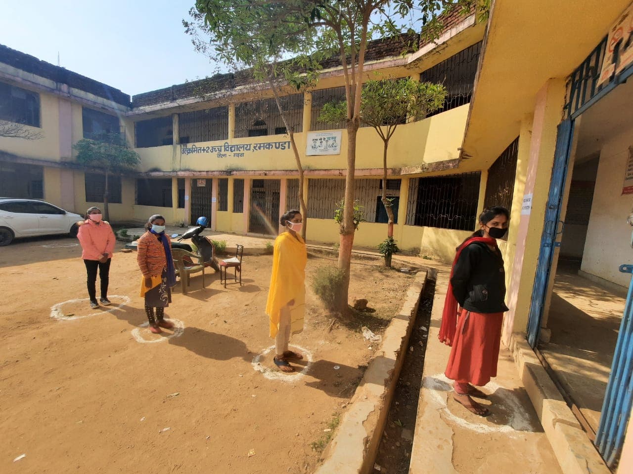 School Reopen In Jharkhand :झारखंड के सरकारी स्कूलों में 9वीं-12वीं की कक्षा कल से होगी शुरू,ये हैं गाइडलाइंस