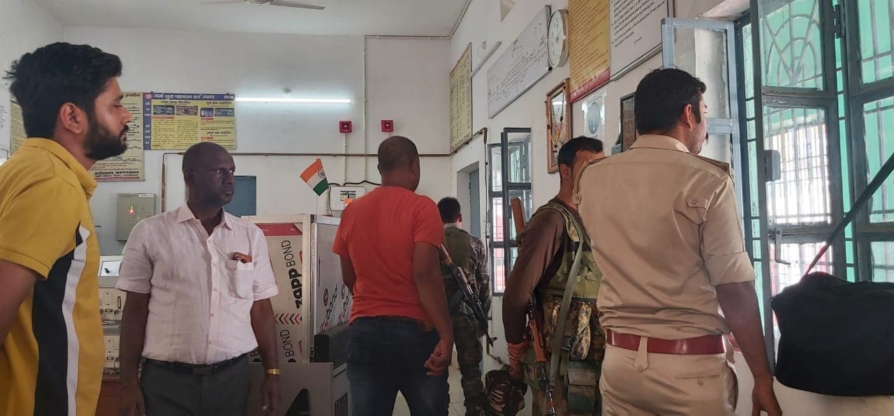 पंजाब रेजीमेंट के जवान का गढ़वा के नगरऊंटारी रेलवे स्टेशन पर हंगामा, पुलिस व रेलकर्मियों को बनाया बंधक, ऐसे हुए मुक्त