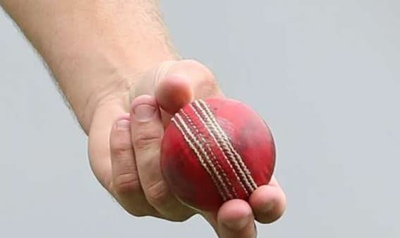 गेंद पर सलाइवा का इस्तेमाल पूरी तरह प्रतिबंधित, आईसीसी ने क्रिकेट के नियमों में किये कई बदलाव, जानें