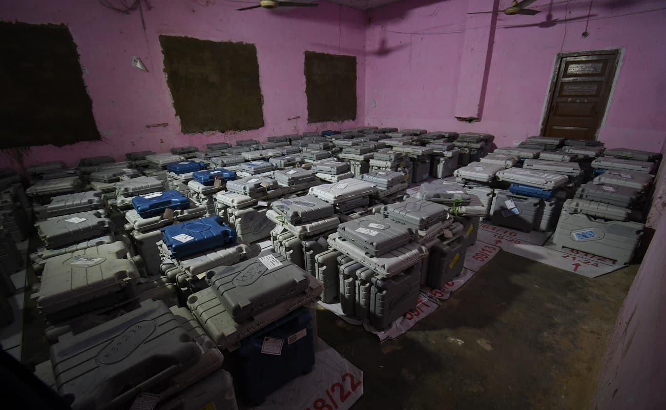 पटना नगर निगम चुनाव का 120 बूथों से होगा सीधा प्रसारण, 12 ड्रोन से होगी मतदान की निगरानी