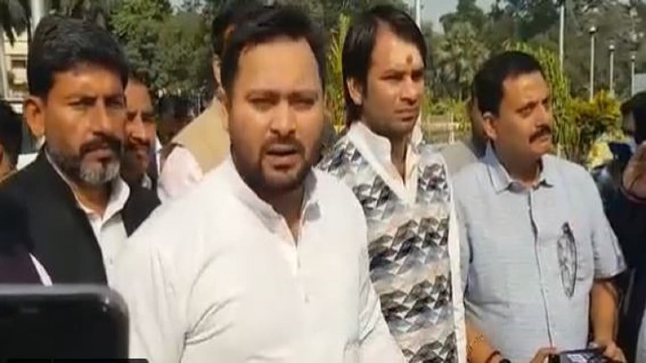 जातीय जनगणना के मुद्दे पर सीएम नीतीश से मिले तेजस्वी व अन्य नेता, सर्वदलीय बैठक का मिला भरोसा