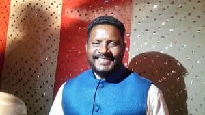 अधिकारियों के साथ जोड़ा सरजम बिरहोर बस्ती पहुंचे विधायक दशरथ गागराई, विकास पर चर्चा