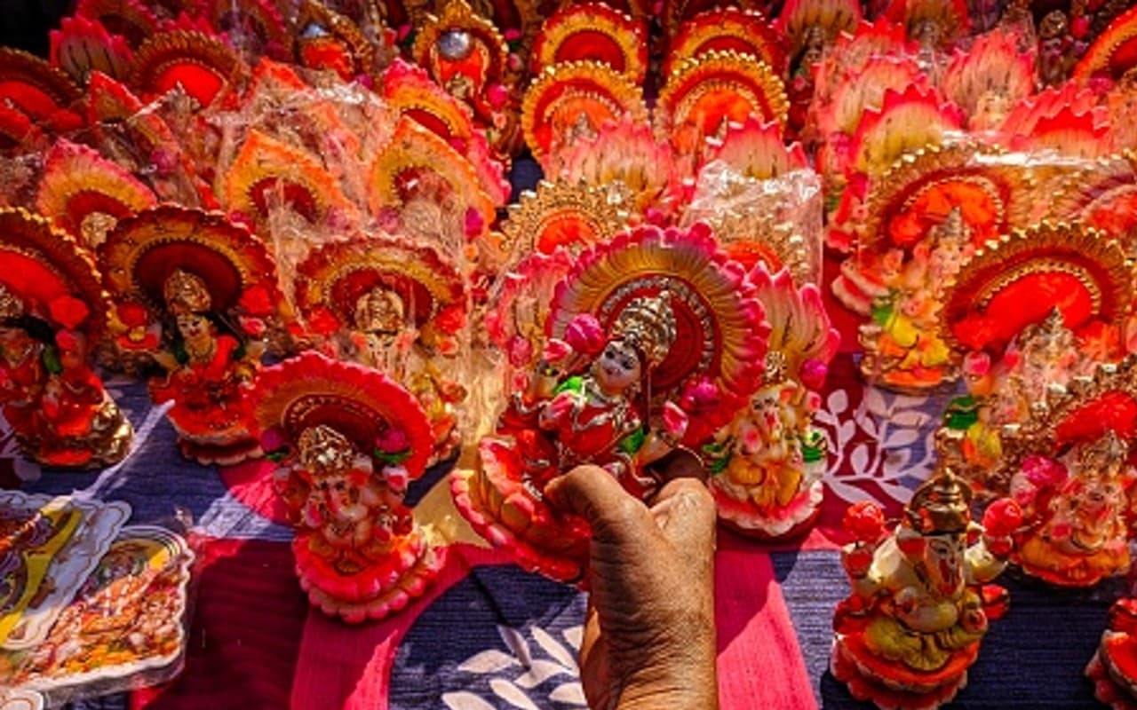 Dhanteras,Diwali 2022: लक्ष्मी-गणेश की मूर्ति खरीदते समय इन बातों का रखें ध्यान, जानें कब खरीदें मूर्ति
