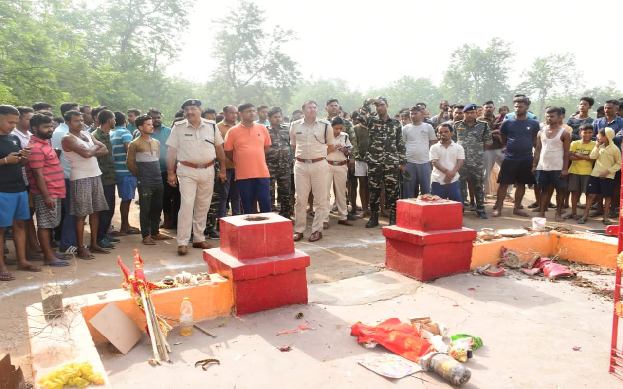 बोकारो के मंदिरों में असामाजिक तत्वों ने तोड़ी मूर्ति, लोगों में आक्रोश