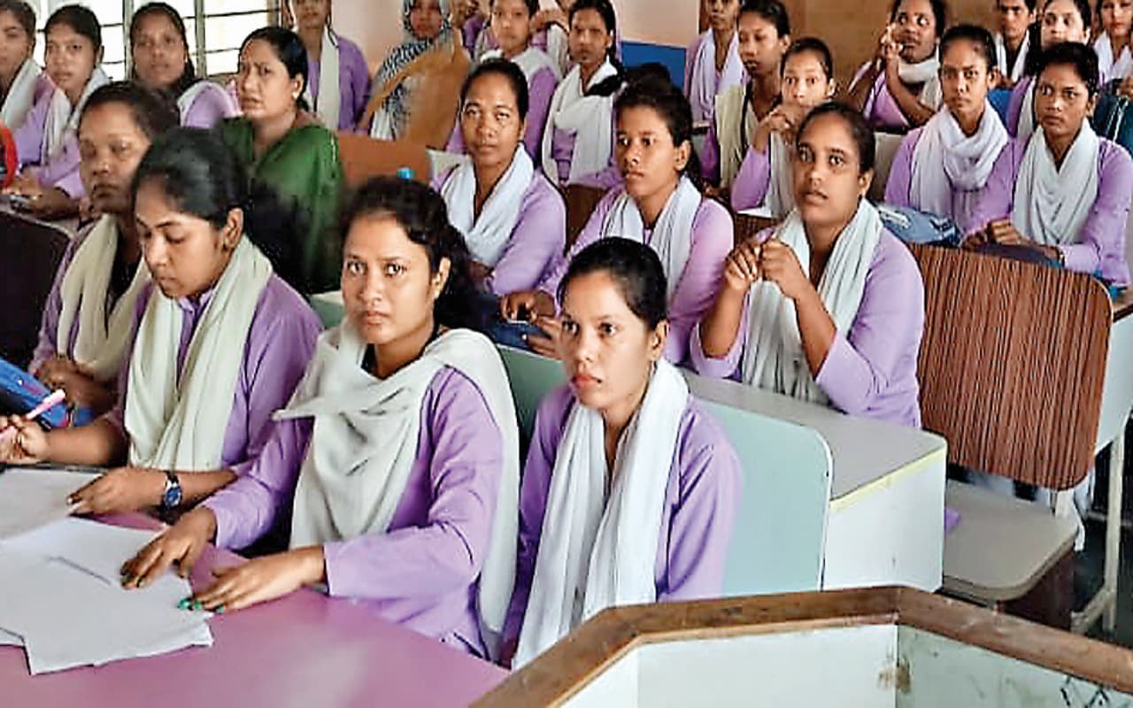 झारखंड : अभ्यास पाठ के लिए सुदूरवर्ती गांवों के स्कूलों में भेजने से बीएड ट्रेनी परेशान