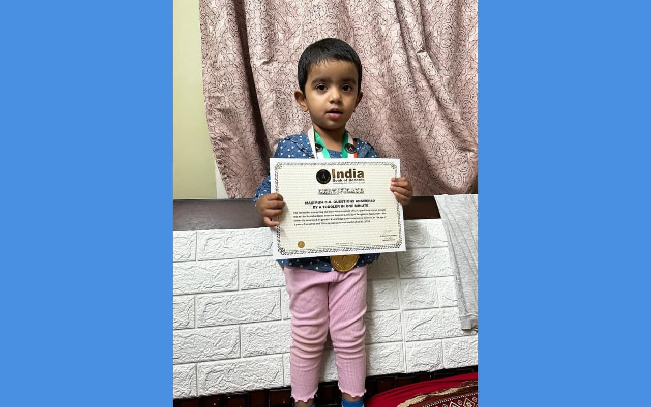 बोकारो: इंडियन बुक ऑफ रिकॉर्ड्स से दो साल की बच्ची सम्मानित, एक मिनट में सर्वाधिक उत्तर देने का रिकॉर्ड