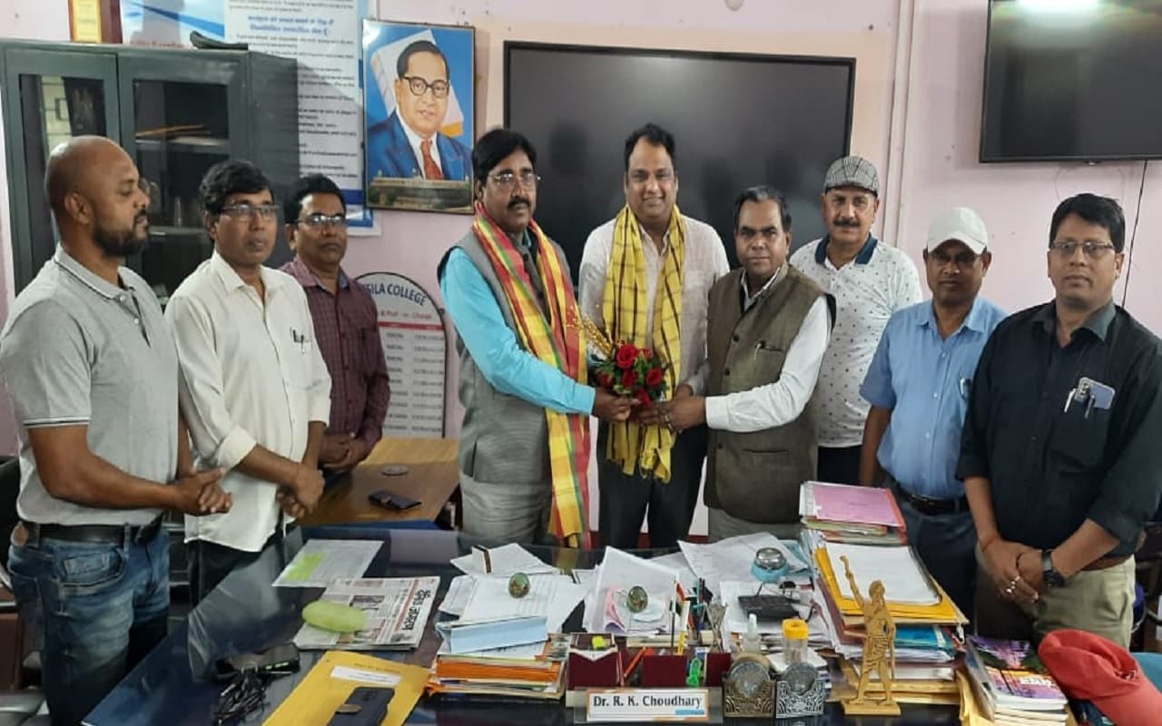 झारखंड: घाटशिला कॉलेज में खुलेगा झारखंड स्टेट ओपन यूनिवर्सिटी का सेंटर, हायर एजुकेशन होगा आसान झारखंड: घाटशिला कॉलेज में खुलेगा झारखंड स्टेट ओपन यूनिवर्सिटी का सेंटर, हायर एजुकेशन होगा आसान