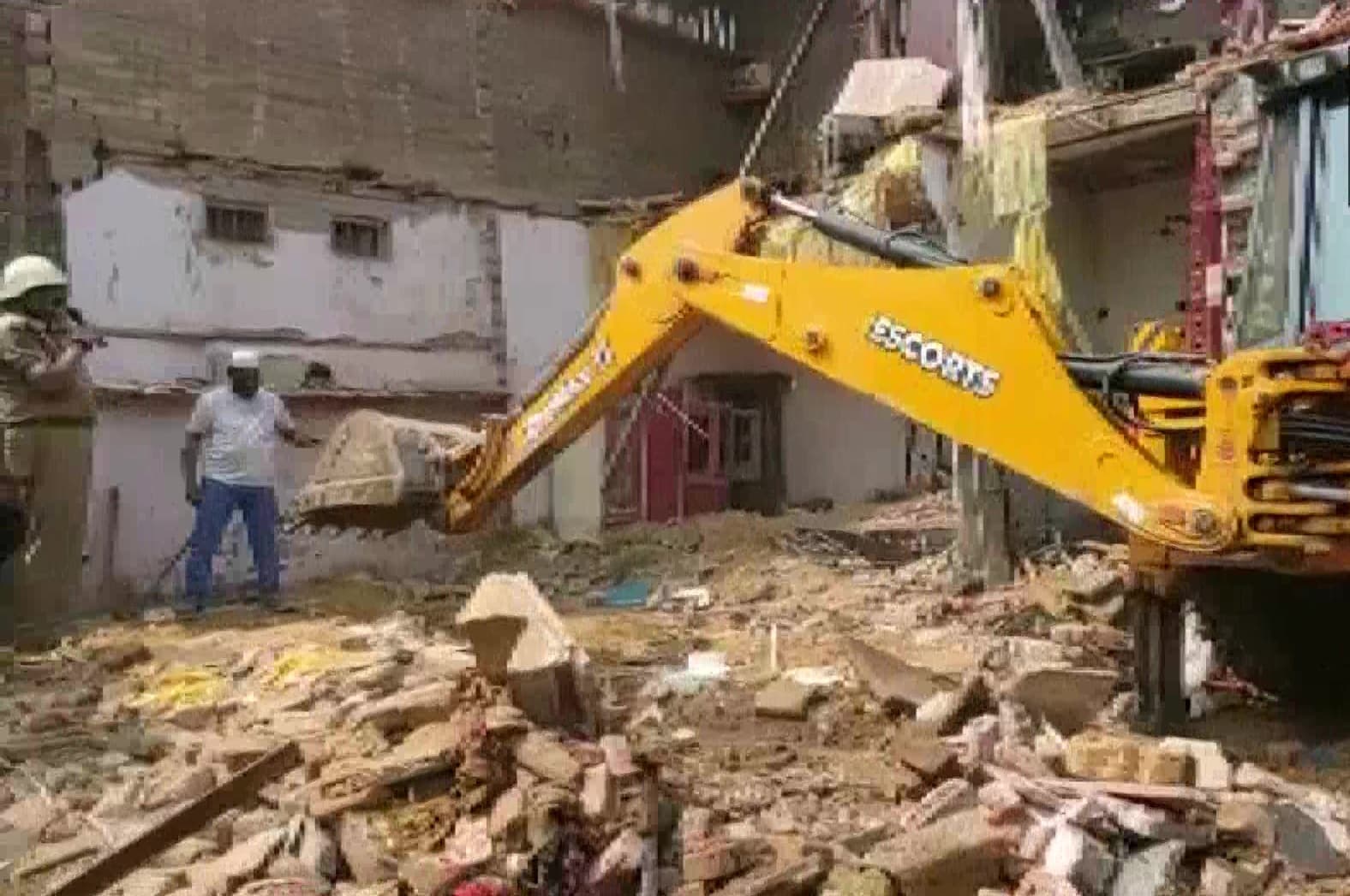 Ghaziabad: गाजियाबाद में गैस सिलेंडर फटने से गिरा मकान, दो बच्चों समेत 4 की मौत, सीएम योगी ने जताया दुख