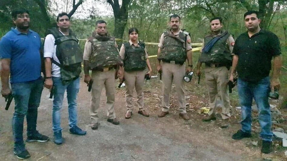 UP News: गाजियाबाद के गरिमा गार्डन में सड़क पर पढ़ी गई जुमे की नमाज, पुलिस ने दर्ज की FIR, वीडियो वायरल