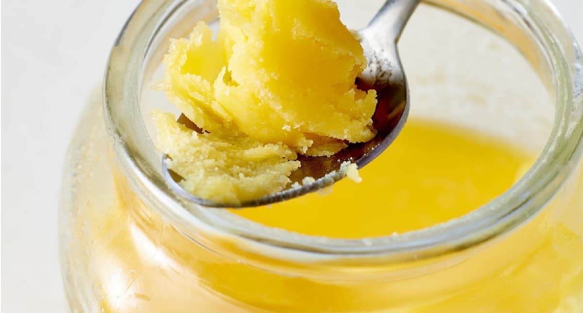 Disadvantages Of Ghee: हर डिश में डालते हैं घी? न्यूट्रिशनिस्ट से जानें ऐसा करना सही है या गलत