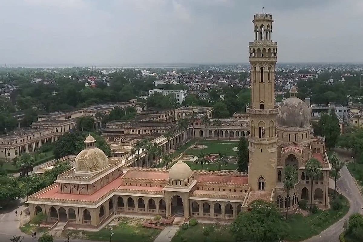 Allahabad University Entrance Exam : B.Sc Home Science में आयुषी और B.com में आस्था सिंह को मिली प्रथम रैंक