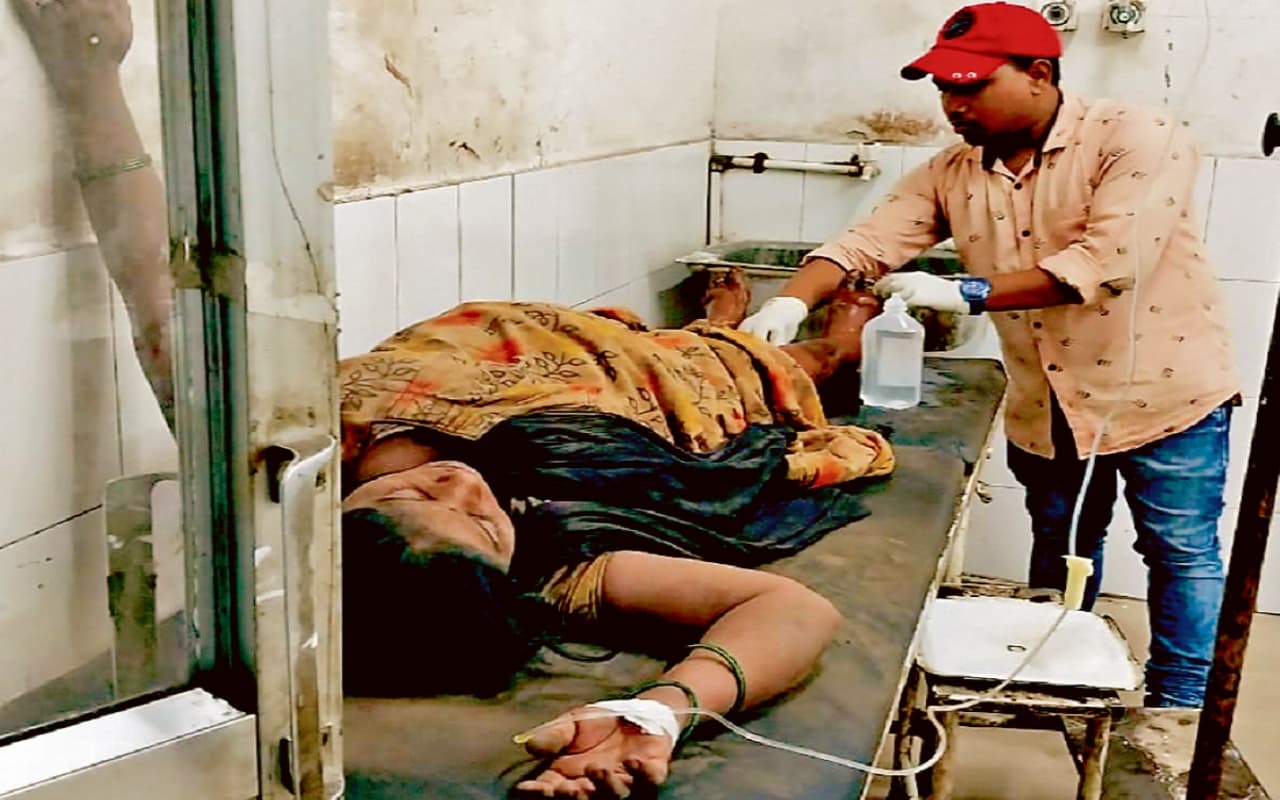 धनबाद : गर्म ओबी की चपेट में आकर महिला और बच्ची झुलसीं, दोनों की हालत गंभीर