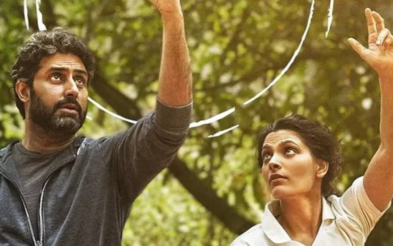 Ghoomer First Review: अभिषेक बच्चन की एक्टिंग देख दर्शक हुए क्लीन बोल्ड, देखने से पहले जान लें कैसी है फिल्म