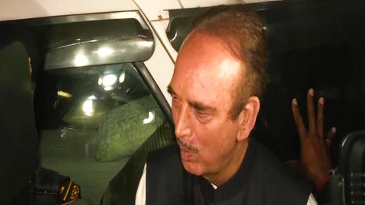 सोनिया से मिलने के बाद आजाद ने कहा: नेतृत्व परिवर्तन मुद्दा नहीं, संगठन को लेकर दिये सुझाव
