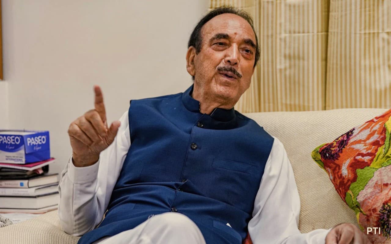 ‘प्रधानमंत्री मेहनती हैं इसमे कोई शक नहीं’, गुलाम नबी आजाद ने फिर की पीएम मोदी की तारीफ, कांग्रेस ने घेरा