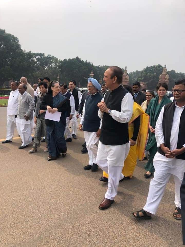 पार्टी में टूट से डरी कांग्रेस आलाकमान ! असंतुष्टों को मनाने के लिए सोनिया ने खुद संभाला मोर्चा