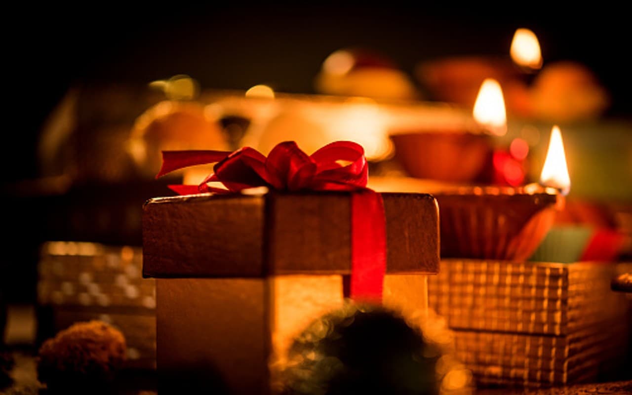 Diwali Gift Ideas 2023: इस दिवाली अपने प्रियजनों को दें ये ट्रेंडिंग गिफ्ट, नहीं रहेगा खुशी का ठिकाना