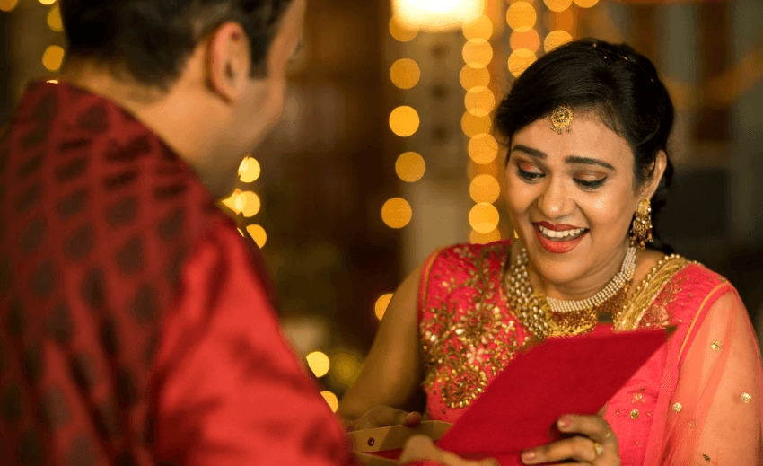 करवा चौथ 2021 : पत्नी के लिए ले रहे हैं महंगा गिफ्ट तो पहले जान लें टैक्स संबंधी ये नियम