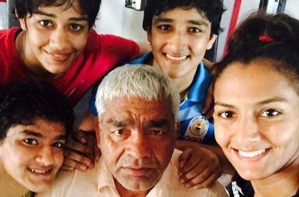 फाइनल मैच में हार का सदमा नहीं बर्दाश्त कर पायी गीता-बबीता फोगाट की बहन, फांसी लगा की खुदकुशी