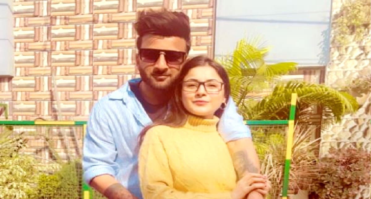 Shehnaaz Gill की नयी फोटोज वायरल, चेहरे पर मुस्कान देख फैंस बोले- सिद्धार्थ आपको देखते होंगे…