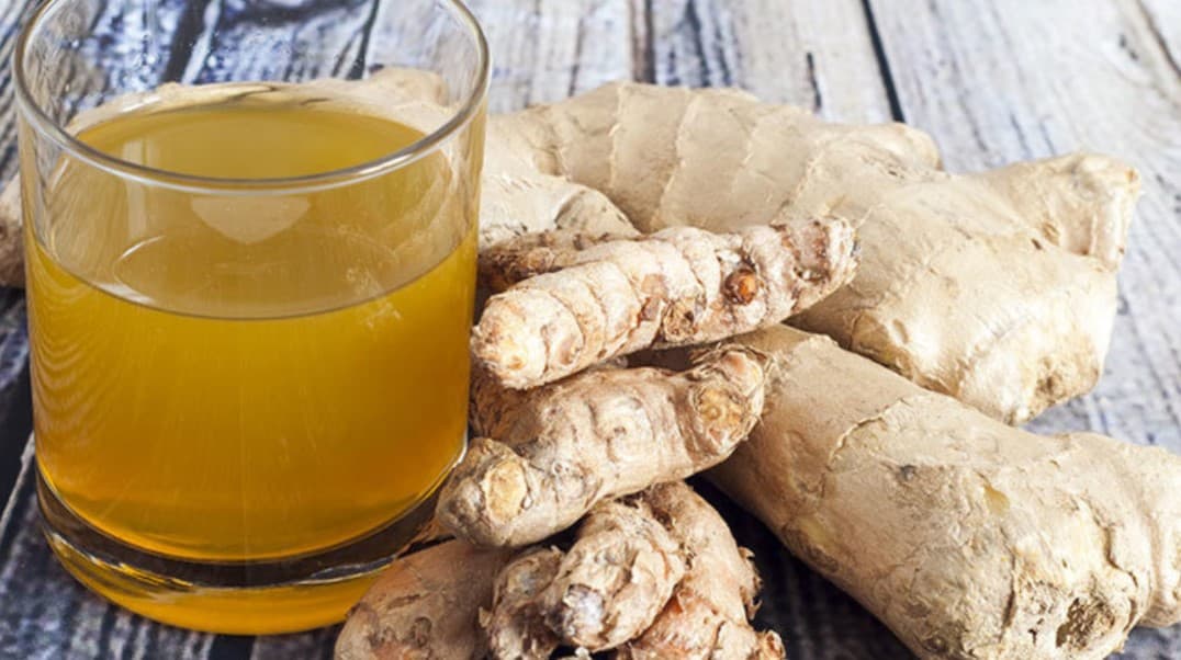 बड़े काम का अदरक, गर्म पानी के साथ बनाएं हेल्दी ड्रिंक, कोरोना संकट से निपटने में भी करेगा मदद