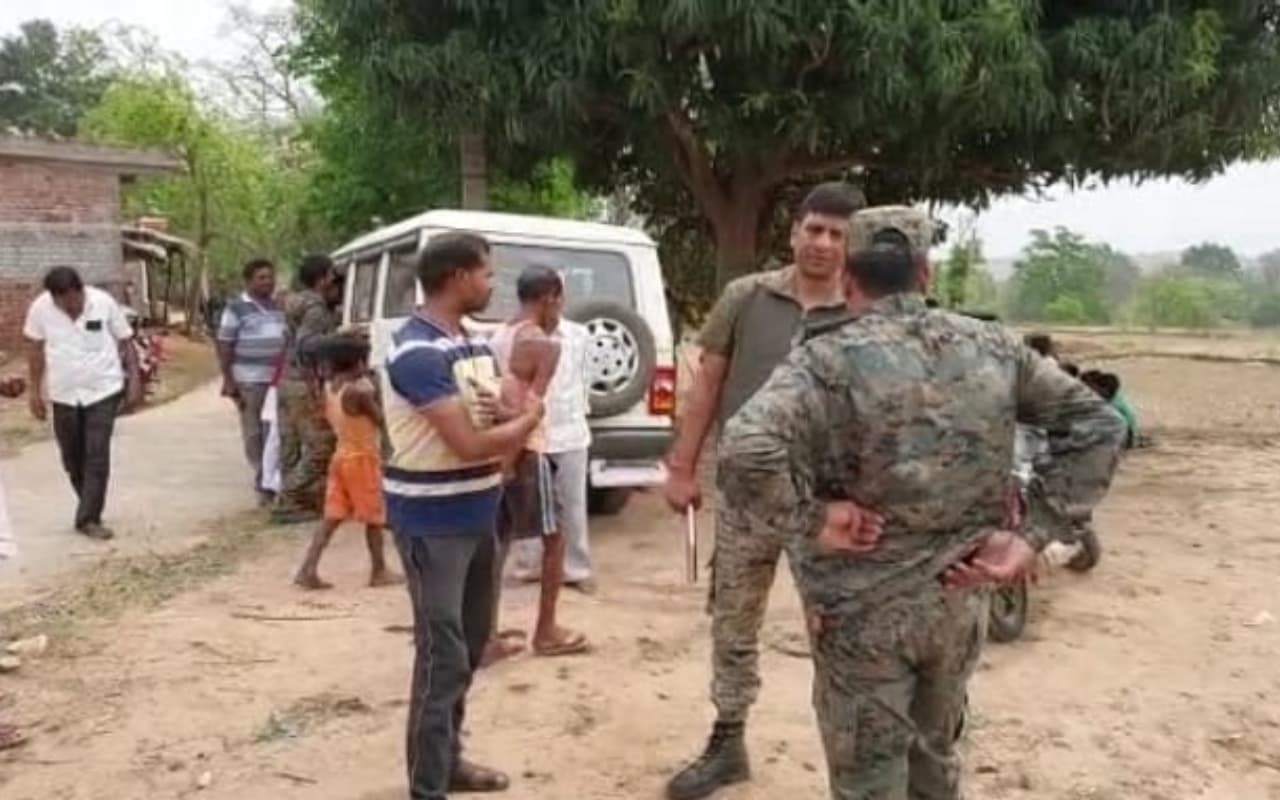 Crime News: गिरिडीह में बंदूक की नोक पर बुजुर्ग दंपती से लूटपाट, जांच में जुटी पुलिस Crime News: गिरिडीह में बंदूक की नोक पर बुजुर्ग दंपती से लूटपाट, जांच में जुटी पुलिस