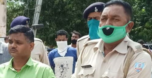 दाखिल-खारिज के एवज में रिश्वत ले रहा राजस्व कर्मचारी गिरफ्तार