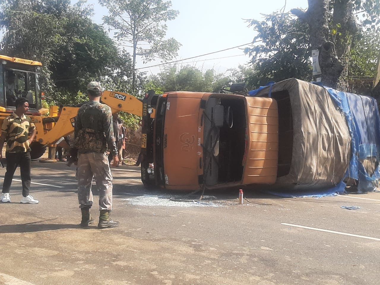 झारखंड में सड़क हादसे में सीआरपीएफ के 10 जवान घायल, अस्पताल में भर्ती