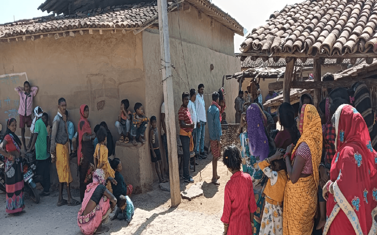 Jharkhand: 12वीं पत्नी को पीट-पीटकर मार डाला, गिरिडीह के इस शख्स ने 11 पत्नियों के साथ भी की थी क्रूरता Jharkhand: 12वीं पत्नी को पीट-पीटकर मार डाला, गिरिडीह के इस शख्स ने 11 पत्नियों के साथ भी की थी क्रूरता