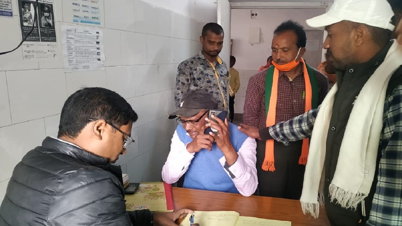 Jharkhand News: झारखंड में सीओ पर जानलेवा हमला, कोरोना टीकाकरण को लेकर कर रहे थे जागरूक, आरोपी फरार