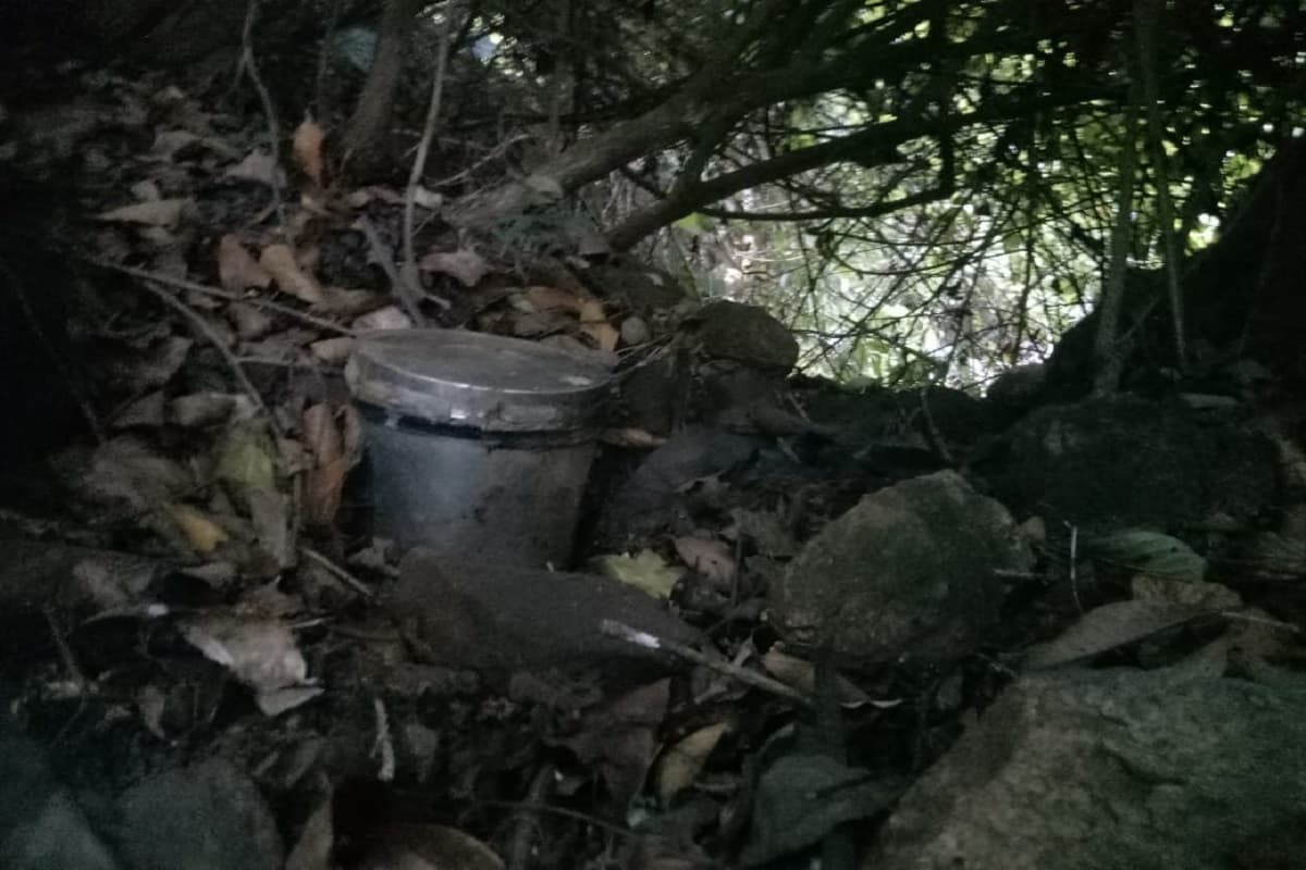 झारखंड में नक्सलियों की साजिश नाकाम, Search Operation में पुलिस को मिली बड़ी कामयाबी, IED बम बरामद झारखंड में नक्सलियों की साजिश नाकाम, Search Operation में पुलिस को मिली बड़ी कामयाबी, IED बम बरामद
