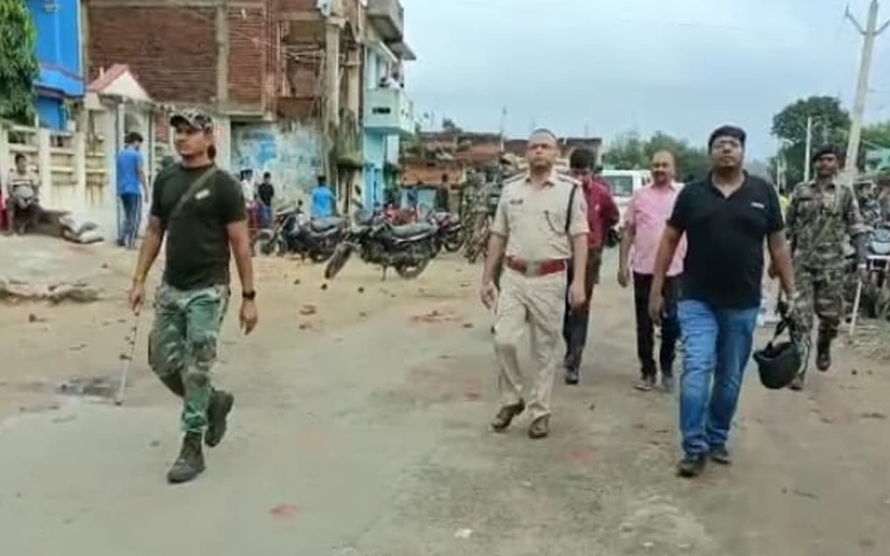 गिरिडीह में दो समुदाय के बीच पथराव, पुलिस ने की हवाई फायरिंग, अफवाह पर ध्यान नहीं देने की अपील