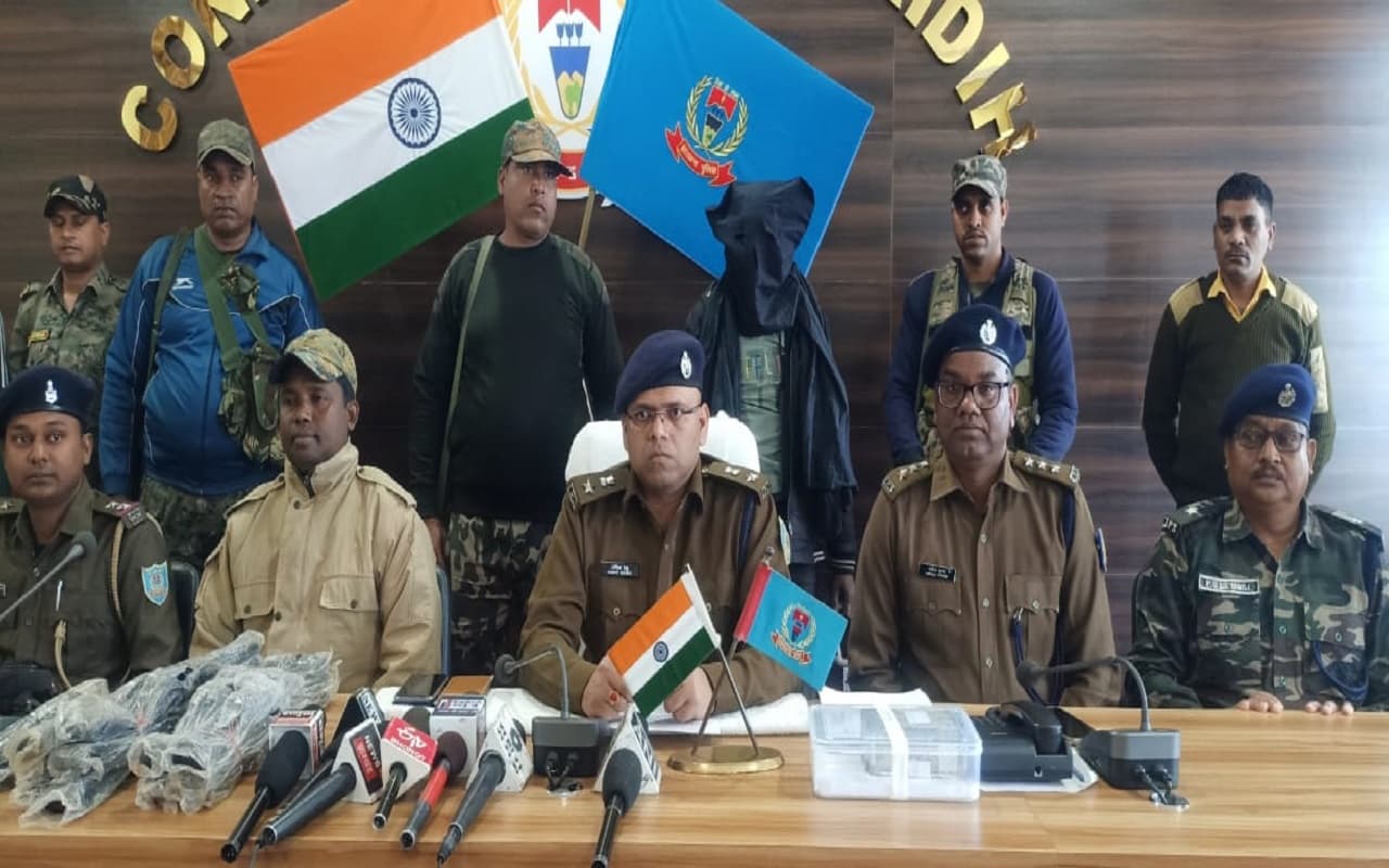 Jharkhand: 15 लाख के इनामी नक्सली कृष्णा हांसदा को जेल, 2 लाख कैश बरामद, पारसनाथ इलाके में चल रहा सर्च ऑपरेशन