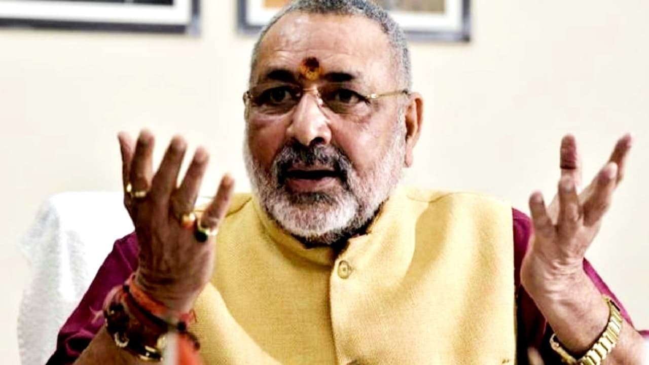 अमित शाह के आगमन से पहले गिरिराज सिंह ने सजाया ध्रुवीकरण का मैदान, बिहार में आतंकवाद को लेकर किया बड़ा दावा