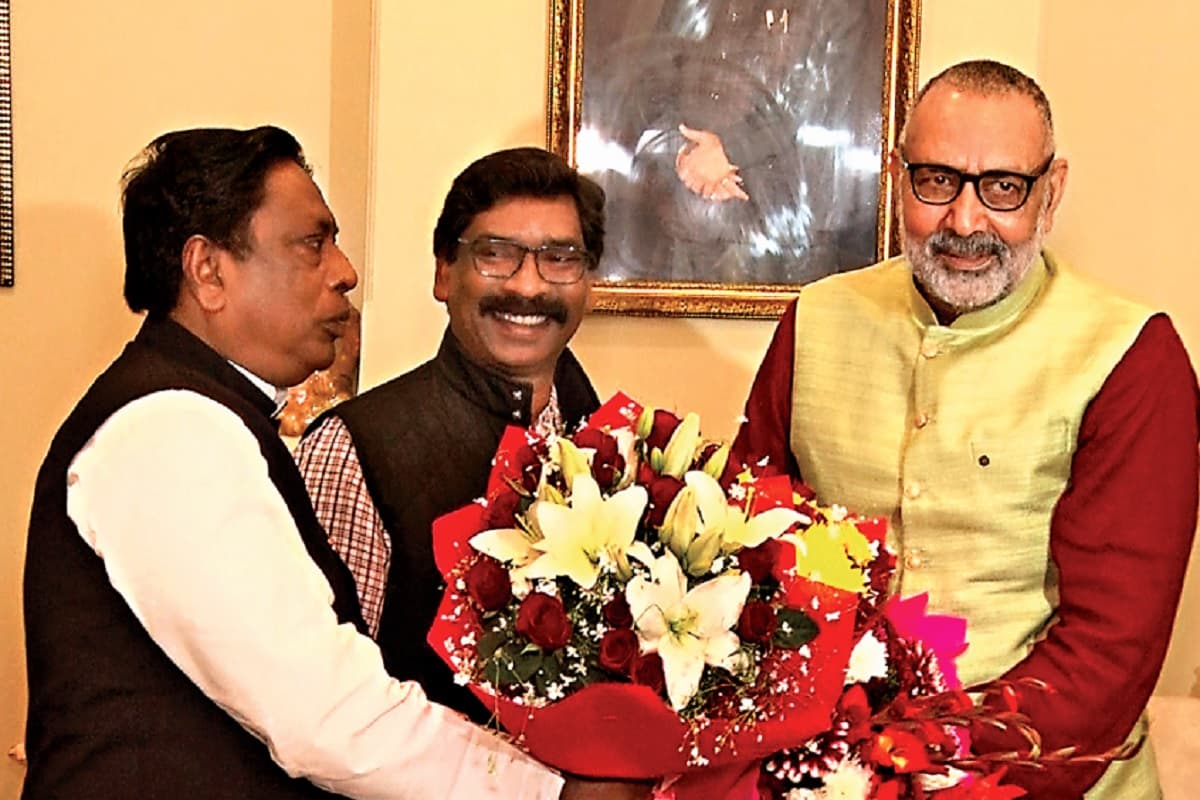 सीएम हेमंत सोरेन ने केंद्रीय मंत्री गिरिराज सिंह से की मुलाकात, झारखंड के लिए की ये मांग