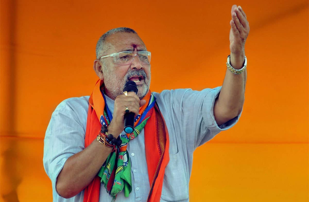 सुशील मोदी के इमोशनल ट्वीट पर गिरिराज सिंह का जवाब, लिखा- पद से कोई छोटा बड़ा नहीं होता