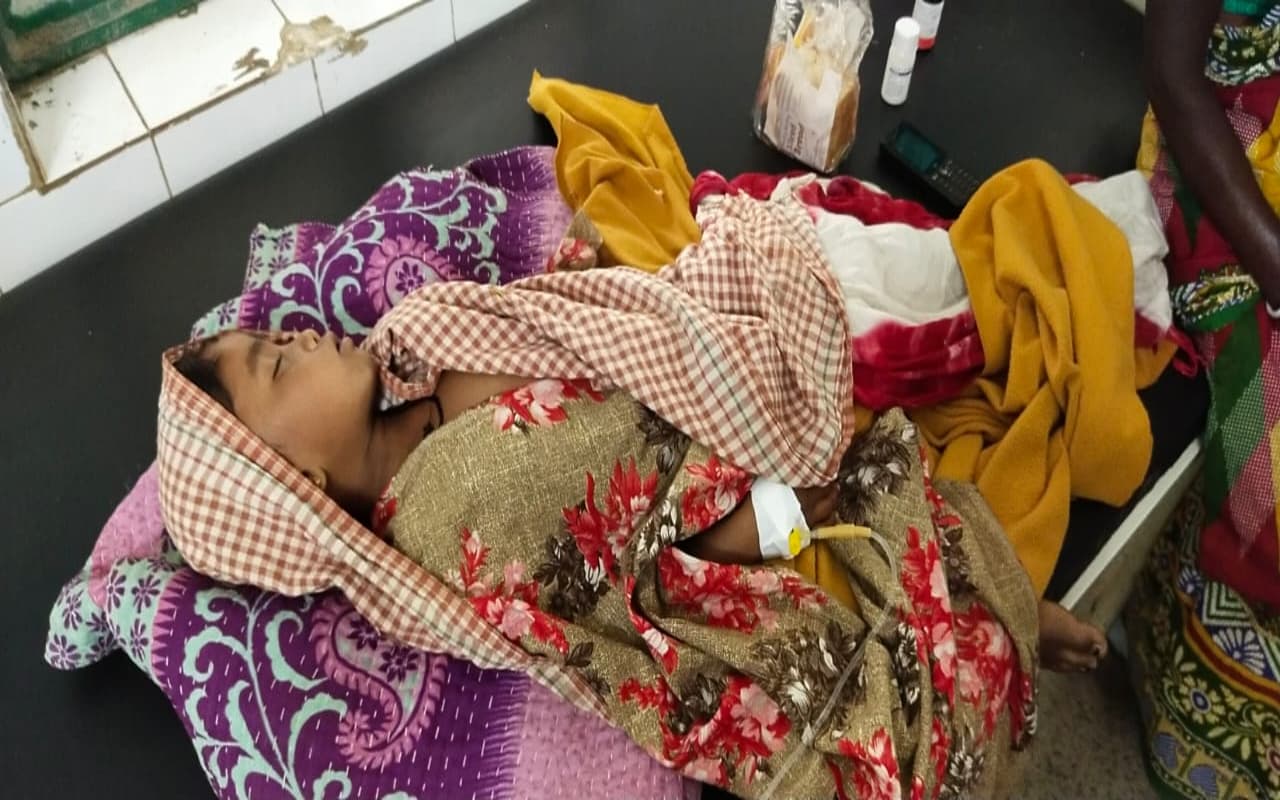 चक्रधरपुर के भरनिया गांव में आग तापने के दौरान 5 साल की बच्ची झुलसी, इलाज के लिए सदर अस्पताल रेफर